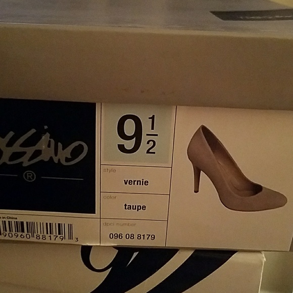 Taupe shoes sz 9.5 - Picture 6 of 6